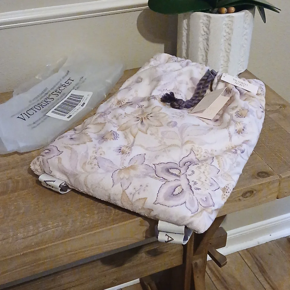 New Victoria's Secret Floral Lillac Summer Packable Beach Towel Backpack Bag - Picture 15 of 17